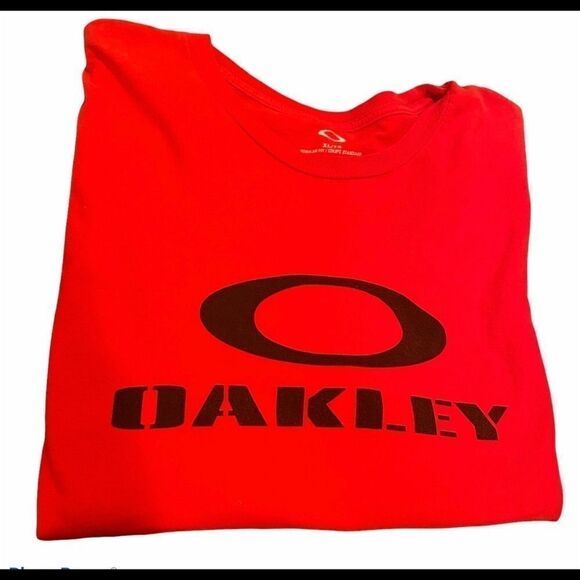 Oakley Red Shortsleeved T Shirt Size XL - Picture 1 of 8
